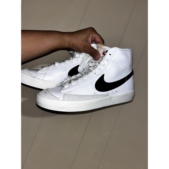 Nike Blazer Mid '77 Size 8.5 Women’s/Size 7 Men’s Black White Sail Peach - Picture 1 of 8